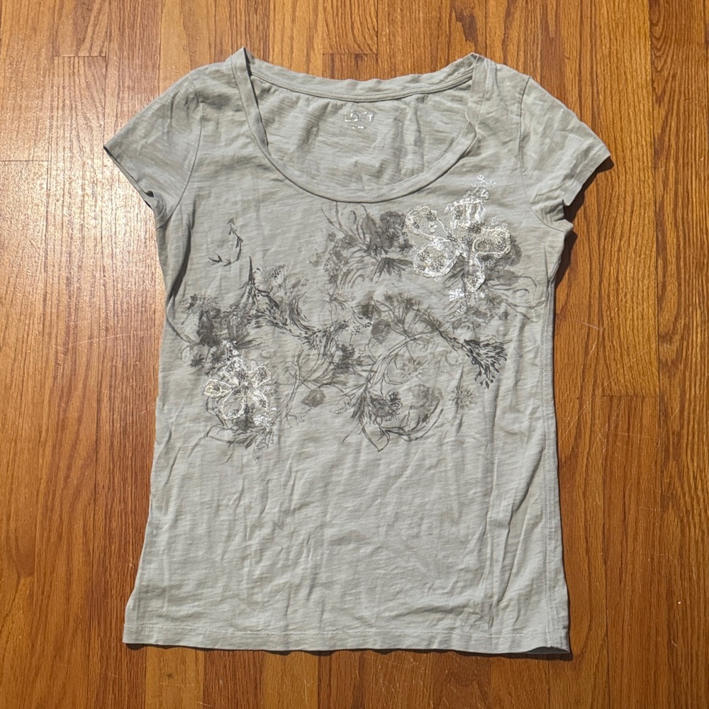 LOFT Scoop Neck Baby Tee with Floral Embroidery and Art - Picture 6 of 6